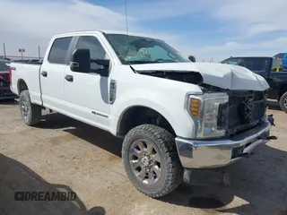 2018 Ford F-250 XL z VIN 1FT7W2BT5JEB49461, wystawiony jako IAAI lot #41773619 z przebiegiem 279 815 mil mil oraz . Historia ofert i sprzedaży dostępna na DreamBid. Obrazek 1.