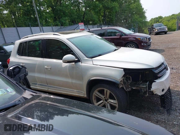 2014 Volkswagen Tiguan SEL with VIN WVGAV3AX7EW022239, listed as a IAAI auction lot 42381670 with 180,729 mi miles and . Bid and sale history available at DreamBid. Image 13.