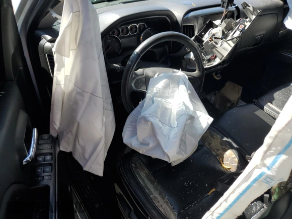 2018 Chevrolet Silverado 1500 LT with VIN 1GCRCREH0JZ158238, listed as a Copart auction lot 48698145 with Not Provided miles and Salvage Title. Bid and sale history available at DreamBid. Image 8.