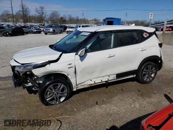 2021 Kia Seltos LX z VIN KNDEPCAA7M7082459, wystawiony jako Copart lot #50494035 z przebiegiem 63 409 mil mil oraz Szkoda całkowita • Salvage title. Historia ofert i sprzedaży dostępna na DreamBid. Obrazek 1.