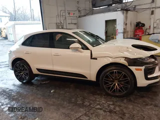 2022 Porsche Macan with VIN WP1AA2A51NLB09188, listed as a IAAI auction lot 41077757 with 18,957 mi miles. Bid and sale history available at carsss.com. Image 13.