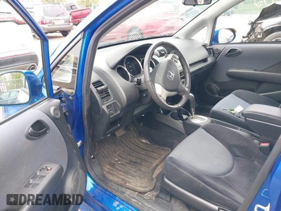 2008 Honda Fit Sport z VIN JHMGD38618S049025, wystawiony jako IAAI lot #41179396 z przebiegiem 78 371 mil mil oraz . Historia ofert i sprzedaży dostępna na DreamBid. Obrazek 5.