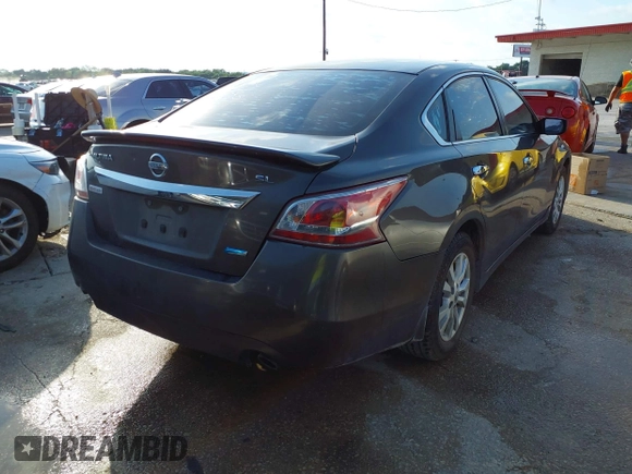 2014 Nissan Altima SV with VIN 1N4AL3AP0EC131305, listed as a IAAI auction lot 42004966 with 213,947 mi miles and . Bid and sale history available at carsss.com. Image 4.