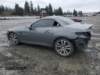 2017 Mercedes-Benz SLC 300 z VIN WDDPK3JA9HF133128, wystawiony jako Copart lot #49332575 z przebiegiem Nie podano mil oraz Szkoda całkowita • Salvage title. Historia ofert i sprzedaży dostępna na DreamBid. Obrazek 2.