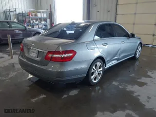 2010 Mercedes-Benz E-Class E 350 Luxury with VIN WDDHF8HB8AA173689, listed as a IAAI auction lot 41241632 with 145,778 mi miles. Bid and sale history available at carsss.com. Image 4.
