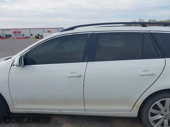 2014 Volkswagen Jetta TDI w/Sunroof & Nav with VIN 3VWPL7AJ7EM617385, listed as a IAAI auction lot 42012881 with 98,015 mi miles and . Bid and sale history available at DreamBid. Image 15.