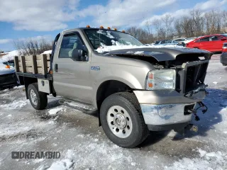 2005 Ford F-250 XL with VIN 1FTNF21555EA30163, listed as a Copart auction lot 45537455 with 126,721 mi miles and Salvage Title. Bid and sale history available at DreamBid. Image 4.