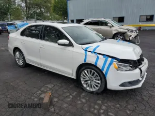 2013 Volkswagen Jetta TDI with VIN 3VWLL7AJ8DM352991, listed as a Copart auction lot 68473304 with 102,097 mi miles and Salvage title. Bid and sale history available at DreamBid. Image 4.