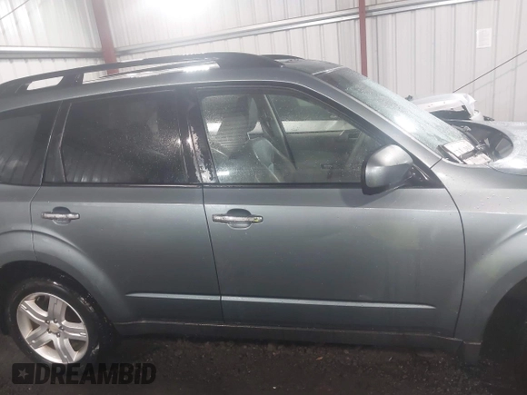2010 Subaru Forester 2.5X Limited with VIN JF2SH6DC2AH901853, listed as a IAAI auction lot 42021610 with 159,385 mi miles. Bid and sale history available at carsss.com. Image 13.