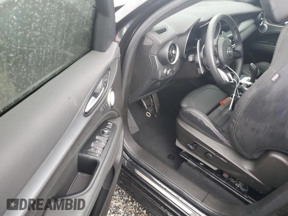 2024 Alfa Romeo Stelvio Veloce z VIN ZASPAKBNXR7D76183, wystawiony jako Copart lot #74106334 z przebiegiem Nie podano mil oraz Nie do naprawy • Non repairable. Historia ofert i sprzedaży dostępna na DreamBid. Obrazek 8.