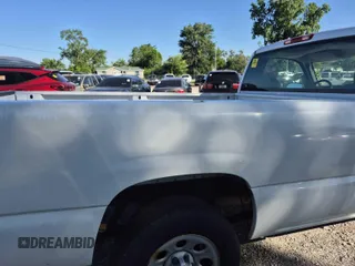 2006 GMC Sierra 1500 Work Truck z VIN 1GTEC14X36Z103928, wystawiony jako IAAI lot #42458750 z przebiegiem 194 521 mil mil oraz . Historia ofert i sprzedaży dostępna na DreamBid. Obrazek 1.