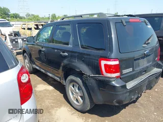 2011 Ford Escape XLT z VIN 1FMCU9DG6BKB21924, wystawiony jako IAAI lot #42645085 z przebiegiem 305 186 mil mil oraz . Historia ofert i sprzedaży dostępna na DreamBid. Obrazek 3.