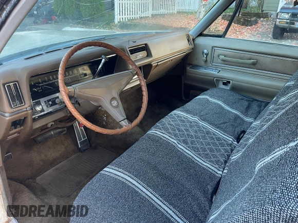1968 Cadillac DeVille z VIN J8295891, wystawiony jako Copart lot #80172544 z przebiegiem 82 126 mil mil oraz Czysty tytuł • Clean title. Historia ofert i sprzedaży dostępna na DreamBid. Obrazek 5.