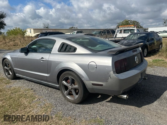 2007 Ford Mustang Deluxe with VIN 1ZVFT80N975342231, listed as a Copart auction lot 86153004 with 175,676 mi miles and Clean Title. Bid and sale history available at carsss.com. Image 3.