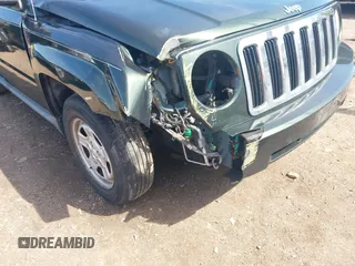 2010 Jeep Patriot Sport with VIN 1J4NT2GB8AD573538, listed as a IAAI auction lot 42113824 with 166,584 mi miles. Bid and sale history available at carsss.com. Image 6.