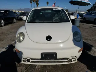 1999 Volkswagen Beetle GLS z VIN 3VWCA21C6XM406433, wystawiony jako Copart lot #46866815 z przebiegiem 64 045 mil mil oraz Czysty tytuł • Clean title. Historia ofert i sprzedaży dostępna na DreamBid. Obrazek 5.