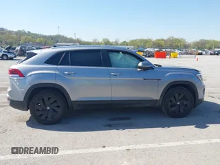 2024 Volkswagen Atlas SE z VIN 1V2KE2CA3RC243791, wystawiony jako IAAI lot #42037645 z przebiegiem 24 932 mil mil oraz . Historia ofert i sprzedaży dostępna na DreamBid. Obrazek 13.