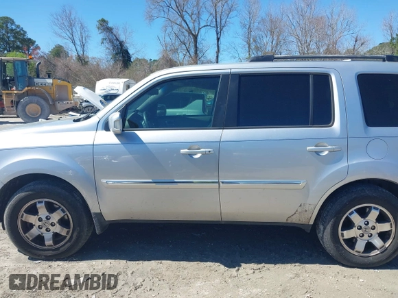 2011 Honda Pilot Touring with VIN 5FNYF4H91BB086712, listed as a IAAI auction lot 41809369 with 260,718 mi miles. Bid and sale history available at carsss.com. Image 14.