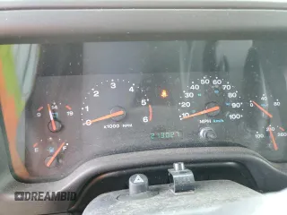 2001 Jeep Wrangler Sport z VIN 1J4FA49S01P355451, wystawiony jako Copart lot #56501545 z przebiegiem 213 027 mil mil oraz Czysty tytuł • Clean title. Historia ofert i sprzedaży dostępna na DreamBid. Obrazek 9.