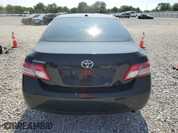 2010 Toyota Camry z VIN 4T1BF3EK9AU013984, wystawiony jako Copart lot #59219365 z przebiegiem Nie podano mil oraz Szkoda całkowita • Salvage title. Historia ofert i sprzedaży dostępna na DreamBid. Obrazek 6.