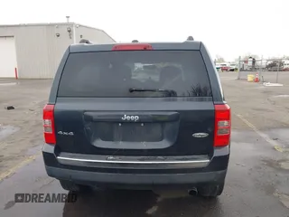 2016 Jeep Patriot Latitude with VIN 1C4NJRFB5GD545467, listed as a IAAI auction lot 41803699 with 172,398 mi miles. Bid and sale history available at carsss.com. Image 16.