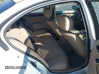 2005 BMW 3 Series 325i with VIN WBAAZ33415KP92369, listed as a IAAI auction lot 41828024 with 180,881 mi miles and . Bid and sale history available at DreamBid. Image 8.