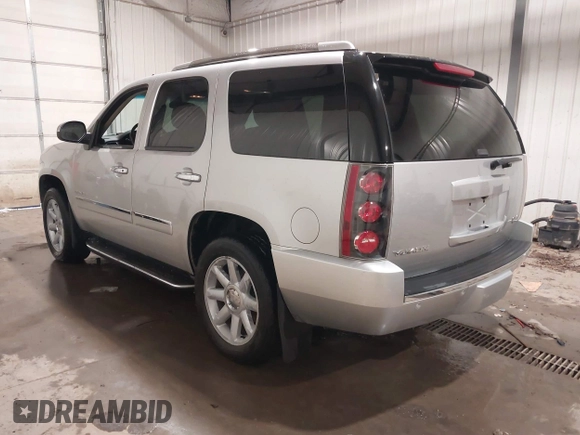 2014 GMC Yukon Denali with VIN 1GKS2EEF0ER134804, listed as a IAAI auction lot 41582709 with 142,192 mi miles. Bid and sale history available at carsss.com. Image 3.