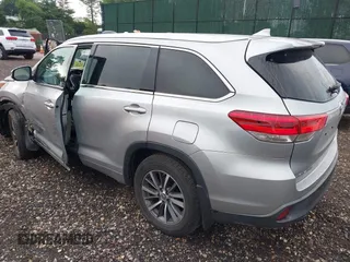 2018 Toyota Highlander SE with VIN 5TDJZRFH6JS550104, listed as a IAAI auction lot 42676132 with 107,807 mi miles and . Bid and sale history available at DreamBid. Image 3.
