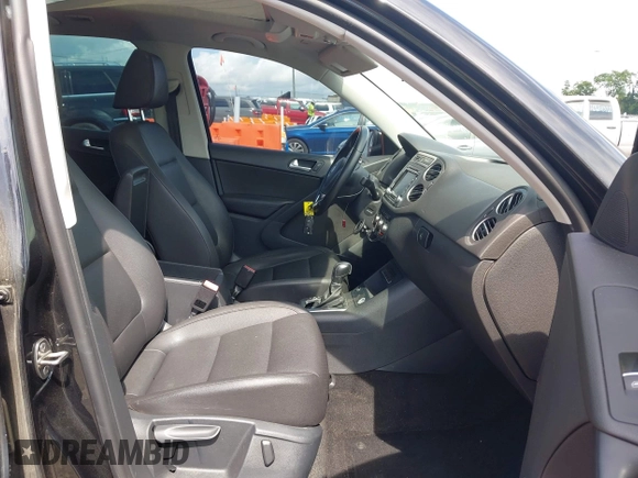 2015 Volkswagen Tiguan SE с VIN WVGAV7AX7FW510549, выставлен на аукционе IAAI как лот 42652715 с пробегом 152 488 миль миль и . История ставок и продаж доступна на DreamBid. Изображение 5.