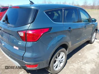 2019 Ford Escape SE z VIN 1FMCU9GDXKUC06609, wystawiony jako IAAI lot #42061974 z przebiegiem 148 064 mil mil oraz . Historia ofert i sprzedaży dostępna na DreamBid. Obrazek 4.