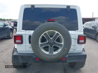 2020 Jeep Wrangler Unlimited Sahara High Altitude z VIN 1C4HJXEG2LW265227, wystawiony jako IAAI lot #42270274 z przebiegiem 77 534 mil mil oraz . Historia ofert i sprzedaży dostępna na DreamBid. Obrazek 17.