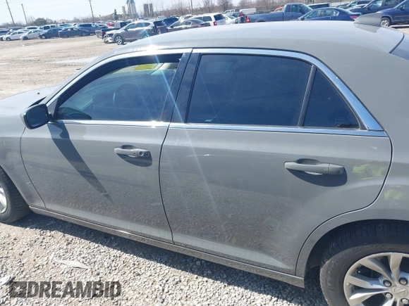 2019 Chrysler 300 Touring with VIN 2C3CCAAG0KH564997, listed as a IAAI auction lot 41852876 with 39,219 mi miles. Bid and sale history available at carsss.com. Image 15.