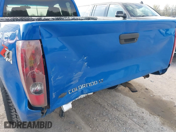 2007 Chevrolet Colorado LT w/1LT with VIN 1GCDT19E878104826, listed as a IAAI auction lot 42068975 with 262,741 mi miles. Bid and sale history available at carsss.com. Image 6.