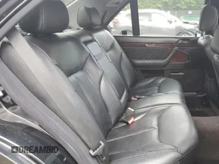 1999 Mercedes-Benz S 320/430/500 z VIN WDBGA43G0XA413440, wystawiony jako Copart lot #58254595 z przebiegiem Nie podano mil oraz Tytuł czysty. Historia ofert i sprzedaży dostępna na DreamBid. Obrazek 10.