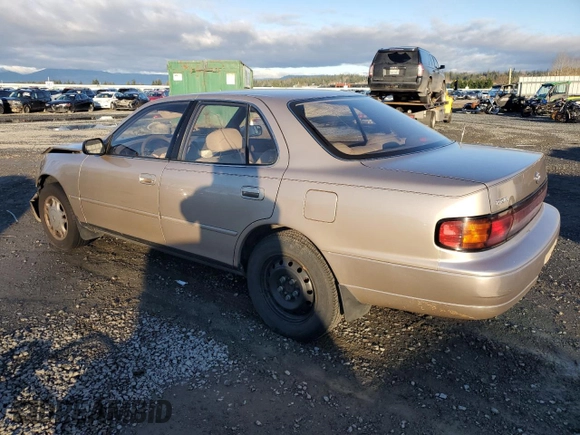 1994 Toyota Camry XLE with VIN JT2GK13E0R0038694, listed as a Copart auction lot 87843865 with 175,134 mi miles and Salvage Title. Bid and sale history available at carsss.com. Image 2.