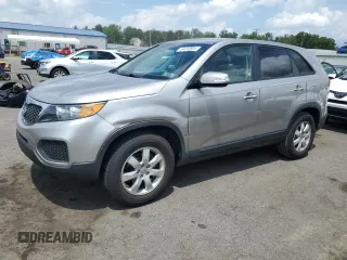 2013 Kia Sorento LX z VIN 5XYKT3A14DG380114, wystawiony jako Copart lot #64040955 z przebiegiem 208 853 mil mil oraz Szkoda całkowita • Salvage title. Historia ofert i sprzedaży dostępna na DreamBid. Obrazek 1.