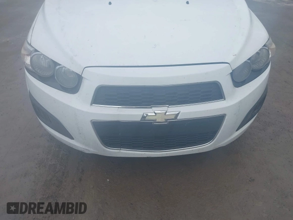 2013 Chevrolet Sonic LS z VIN 1G1JA6SH4D4196880, wystawiony jako IAAI lot #41474811 z przebiegiem 145 679 mil mil oraz . Historia ofert i sprzedaży dostępna na DreamBid. Obrazek 6.