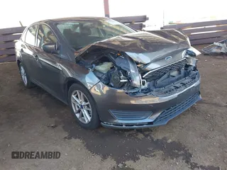 2018 Ford Focus SE z VIN 1FADP3F23JL250202, wystawiony jako IAAI lot #42024039 z przebiegiem 64 723 mil mil oraz . Historia ofert i sprzedaży dostępna na DreamBid. Obrazek 1.