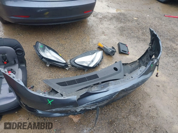 2020 Tesla Model 3 Performance z VIN 5YJ3E1EC9LF601713, wystawiony jako IAAI lot #41888617 z przebiegiem 70 517 mil mil oraz . Historia ofert i sprzedaży dostępna na DreamBid. Obrazek 12.