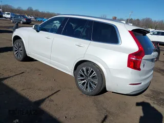 2022 Volvo XC90 Momentum with VIN YV4102PK2N1863761, listed as a IAAI auction lot 41430040 with 29,141 mi miles. Bid and sale history available at carsss.com. Image 3.