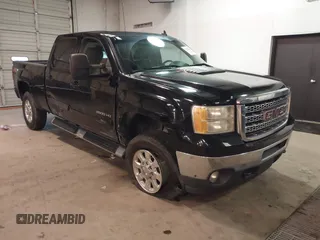 2013 GMC Sierra 2500HD SLT z VIN 1GT121EG3DF111218, wystawiony jako IAAI lot #41566667 z przebiegiem 175 686 mil mil oraz . Historia ofert i sprzedaży dostępna na DreamBid. Obrazek 1.