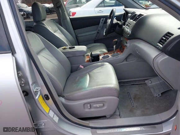 2008 Toyota Highlander Limited with VIN JTEES42A582037201, listed as a IAAI auction lot 41610521 with 222,888 mi miles. Bid and sale history available at carsss.com. Image 5.