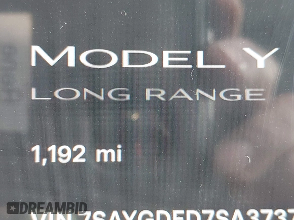 2025 Tesla Model Y Long Range z VIN 7SAYGDED7SA373784, wystawiony jako IAAI lot #41881719 z przebiegiem 1 192 mil mil oraz . Historia ofert i sprzedaży dostępna na DreamBid. Obrazek 7.