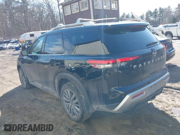 2024 Nissan Pathfinder SL z VIN 5N1DR3CD5RC295501, wystawiony jako IAAI lot #41774354 z przebiegiem 1 740 mil mil oraz . Historia ofert i sprzedaży dostępna na DreamBid. Obrazek 3.