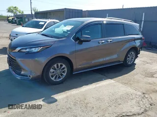 2021 Toyota Sienna XLE with VIN 5TDYSKFC4MS035573, listed as a IAAI auction lot 41988128 with 39,110 mi miles. Bid and sale history available at carsss.com. Image 19.