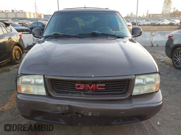 1998 GMC Jimmy SL with VIN 1GKCS13W1W2562133, listed as a IAAI auction lot 41159010 with 277,799 mi miles. Bid and sale history available at carsss.com. Image 12.