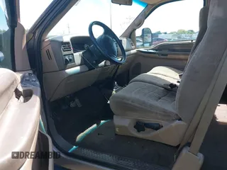 1999 Ford F-250 XL z VIN 1FTNX21F8XEA90902, wystawiony jako IAAI lot #42268377 z przebiegiem 216 014 mil mil oraz . Historia ofert i sprzedaży dostępna na DreamBid. Obrazek 5.
