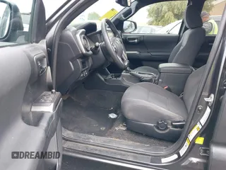 2017 Toyota Tacoma SR5 z VIN 3TMAZ5CN7HM045752, wystawiony jako IAAI lot #42057874 z przebiegiem 89 898 mil mil oraz . Historia ofert i sprzedaży dostępna na DreamBid. Obrazek 5.