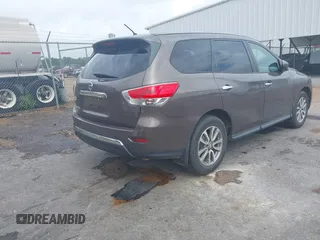2015 Nissan Pathfinder S with VIN 5N1AR2MN0FC622662, listed as a IAAI auction lot 42116398 with 172,935 mi miles. Bid and sale history available at carsss.com. Image 4.