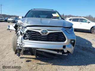 2020 Toyota Highlander XLE with VIN 5TDHZRBH4LS003176, listed as a IAAI auction lot 41696547 with 63,706 mi miles. Bid and sale history available at carsss.com. Image 12.